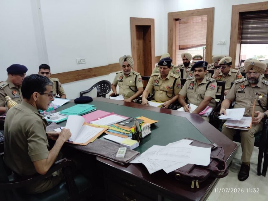 जालंधर में अपराध नियंत्रण के लिए पुलिस कमिश्नर सतिंदर सिंह की बड़ी बैठक; नशा तस्करों और अपराधियों पर शिकंजा कसने के सख्त निर्देश