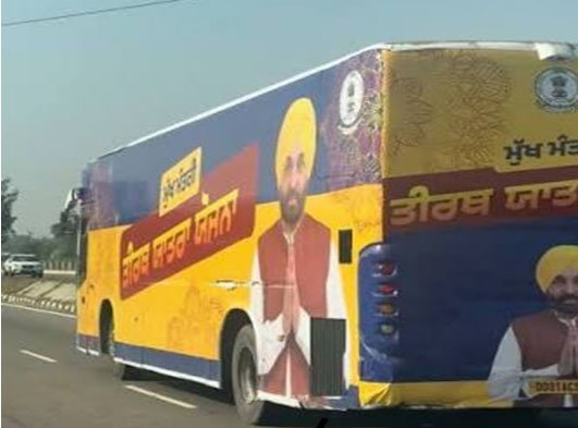 अमृतसर में CM तीर्थ यात्रा बस पर हमला : देहात पुलिस ने 2 युवकों को किया गिरफ्तार; गोल्डन टेंपल से वाघा बॅार्डर जाते समय वारदात