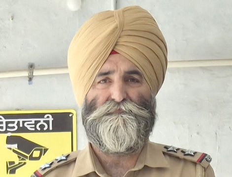 BREAKING: पंजाब पुलिस का SI हेरोइन समेत गिरफ्तार, घर से मिली ड्रग मनी; PAK नेटवर्क से जुड़े तार