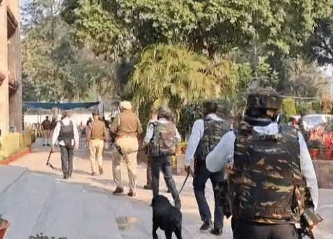 हरियाणा CM और चंडीगढ़ के स्कूलों को बम से उड़ाने की धमकी, थ्रेट मेल से मचा हड़कंप