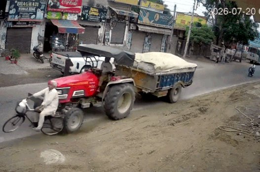 मौत बनकर दौड़ा ट्रैक्टर: बुजुर्ग को कुचलने के बाद चालक मौके से फरार, CCTV आया सामने