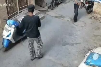 गढ़ा में खूनी झड़प से मचा हड़कंप : युवक पर किरपाण से ताबड़तोड़ वार, कुत्ता बना ‘रक्षक’